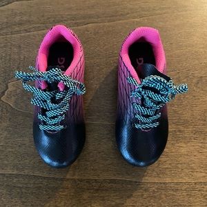 Kids DSG soccer cleats size 8K - worn twice